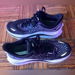 Hoka Kawana Black and White Running Shoes W9.5B